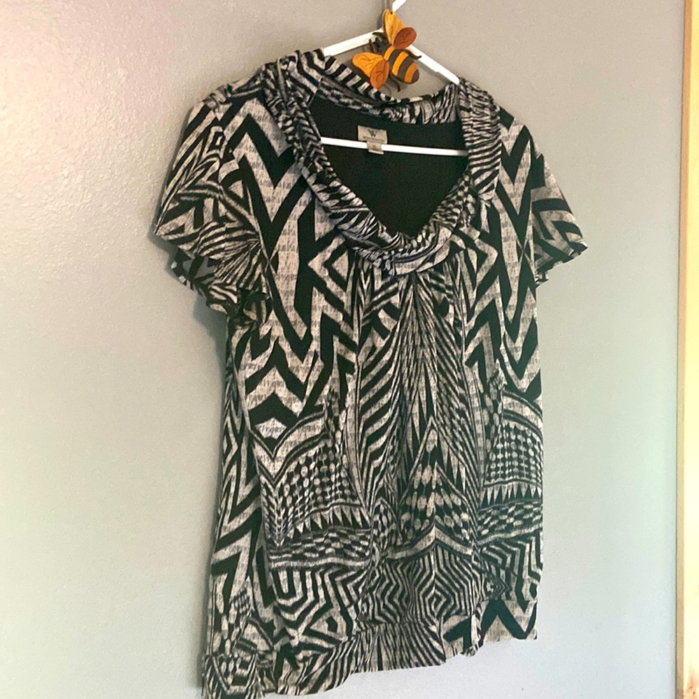 Black and light gray dressy blouse. Perfect for business or dressy outings!